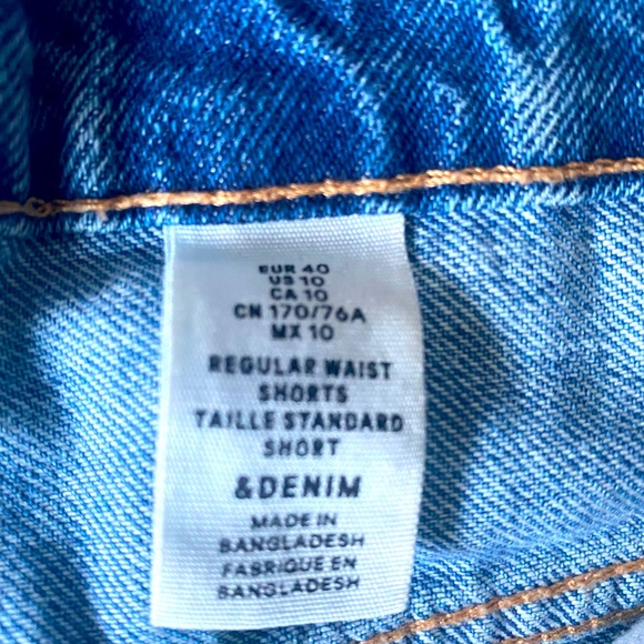 Denim Shorts, Lightwash, Size 10, Boyfriend style - Picture 2 of 3